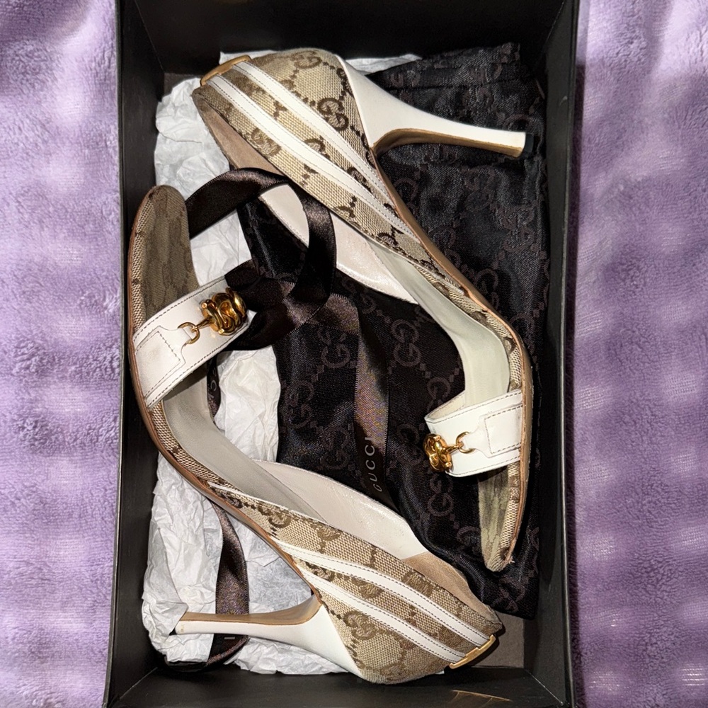 Gucci Beige Monogram Open-Toe Chain Detail Heels - Picture 4 of 11